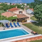 Hébergement de vacances Three-bedroom In