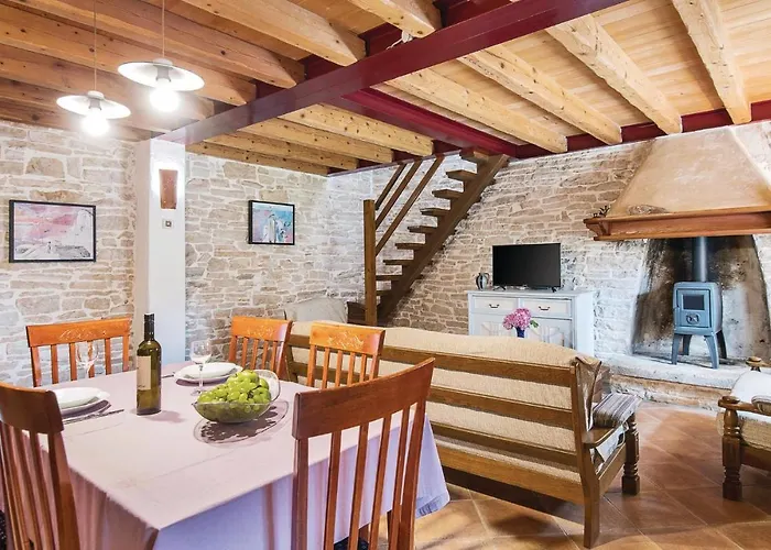 Three-bedroom In 別荘 *